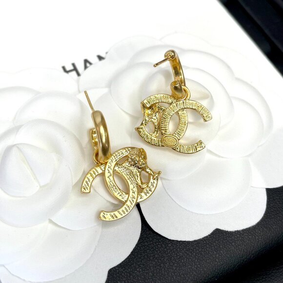 CHANEL Women's Metal Earrings Gold - Picture 4 of 6